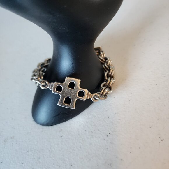 Saint Silver Cross Bracelet "EUC" - Picture 4 of 16